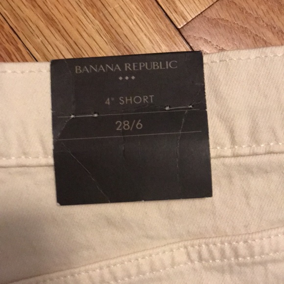 Cream Banana Republic button up 4” shorts - Picture 3 of 5